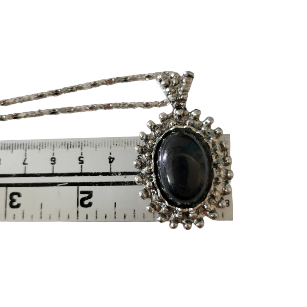Vintage Pendant Necklace - Picture 5 of 7